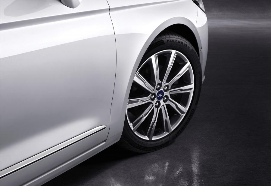 Детали экстерьера Ford Taurus 2019 года  (CN) (фото 2 из 3)